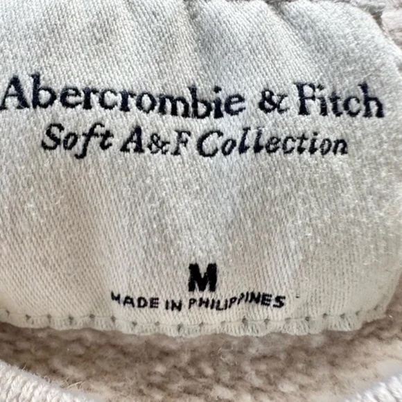 Abercrombie & Fitch Soft Collection Colorblock Sweatshirt – Neutral Tones, Cozy - Picture 2 of 2